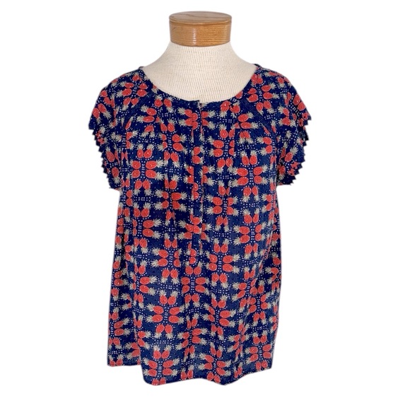 Vineyard Vines Tops - Vineyard Vines Med  Pineapple Swiss Dot Blue Short Sleeve Cotton Top
